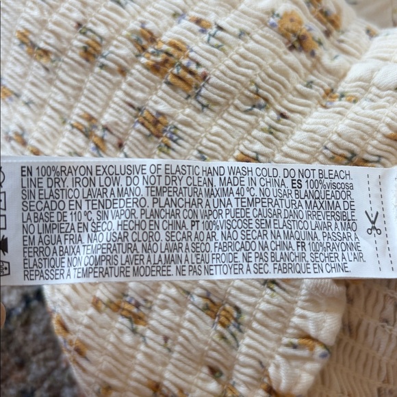 Forever 21 Cream Floral Smocked Crop Top Size Small | Button Front Cottagecore - Picture 4 of 4